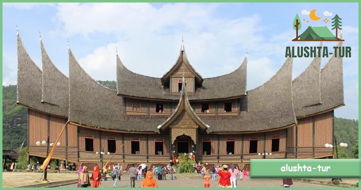 Istana Pagaruyuang | Alushta Tur