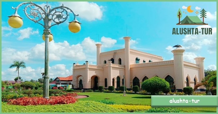 Istana Siak Sri Indrapura | Alushta Tur