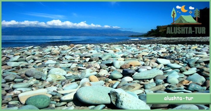 Wisata Pantai Batu Biru | Alushta Tur